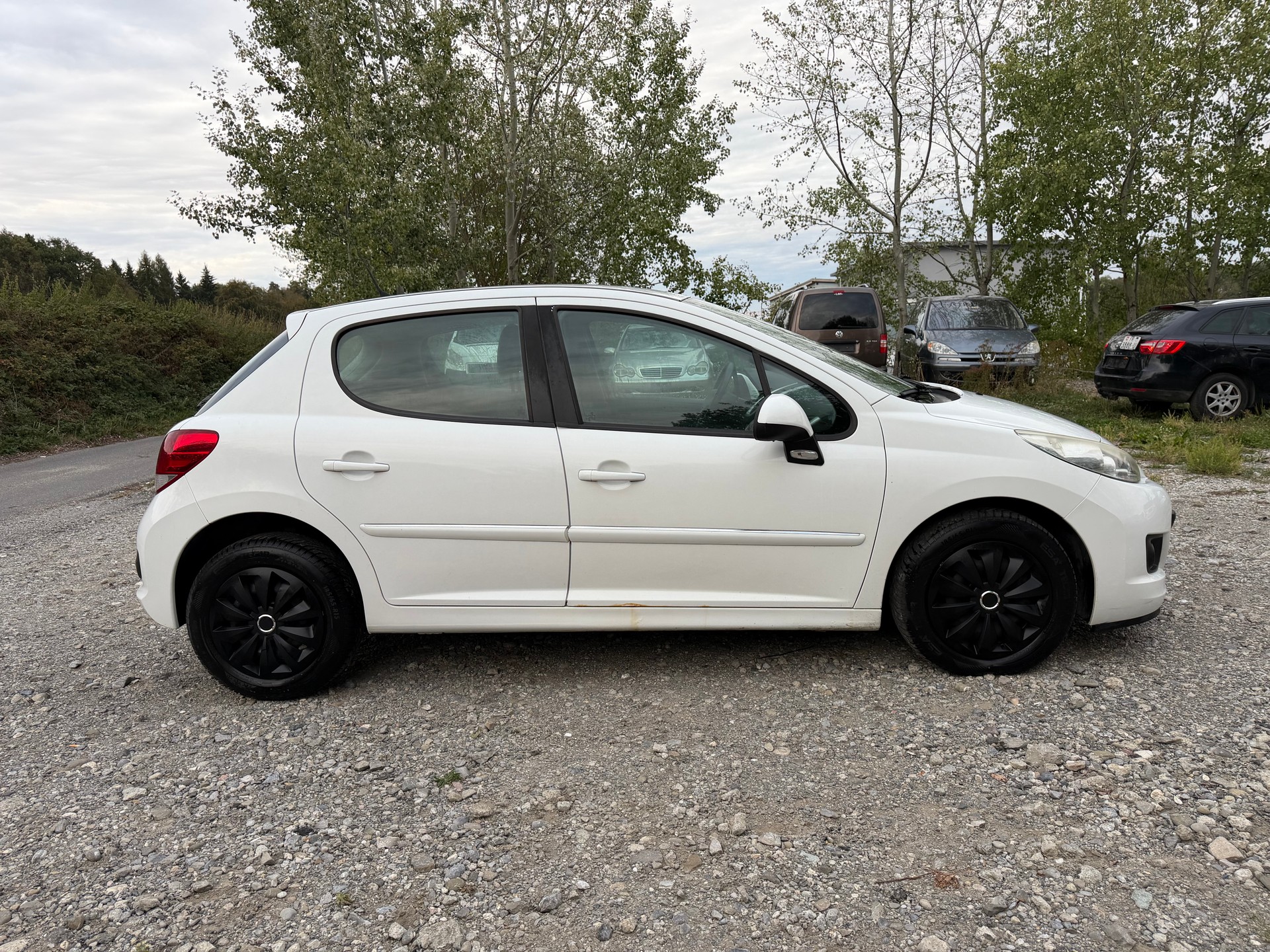 PEUGEOT 207 1.4 Swiss Edition-image-3
