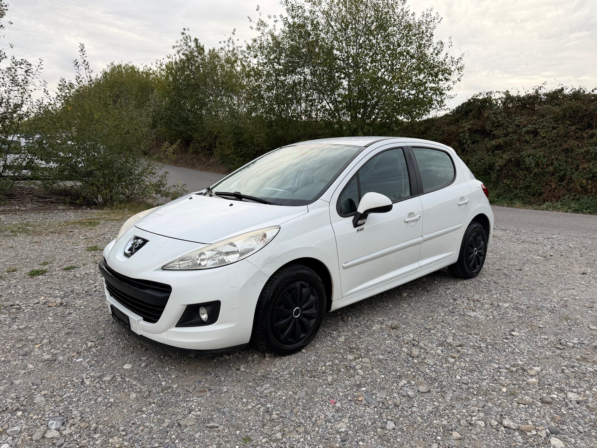 PEUGEOT 207 1.4 Swiss Edition-image-1