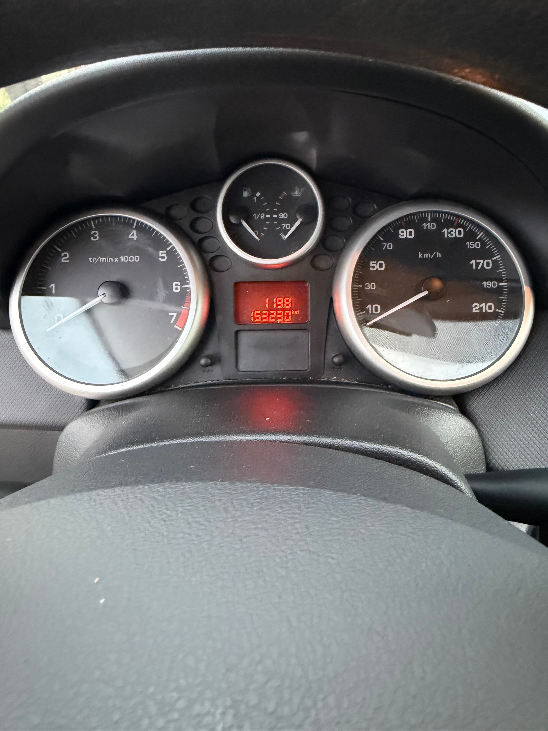 PEUGEOT 207 1.4 Swiss Edition-image-9