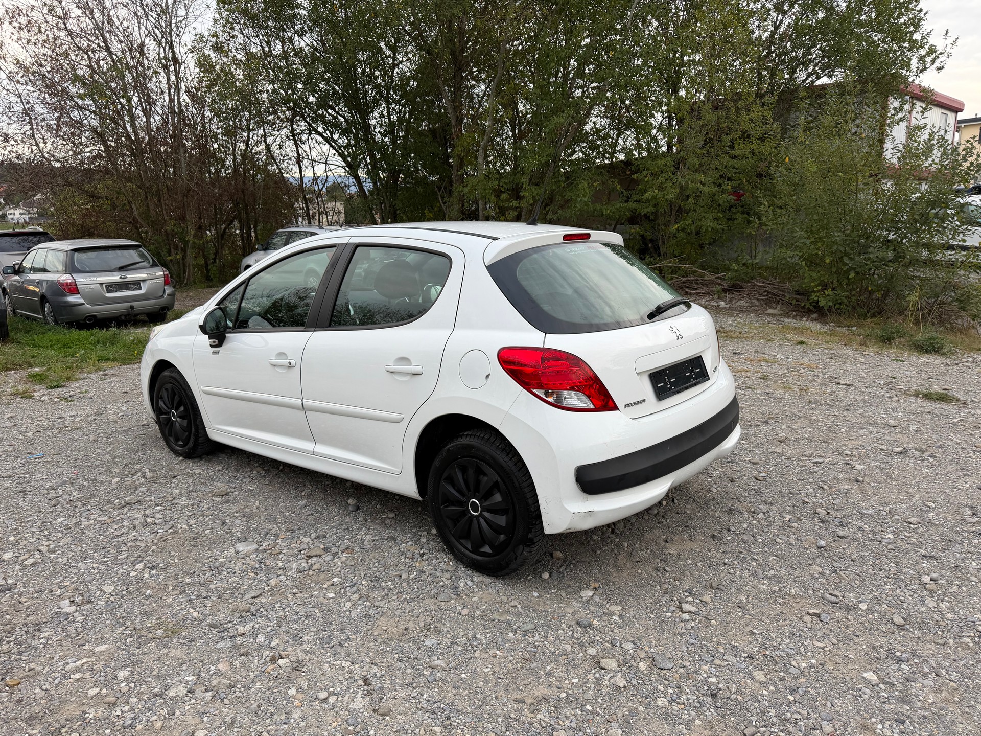 PEUGEOT 207 1.4 Swiss Edition-image-4