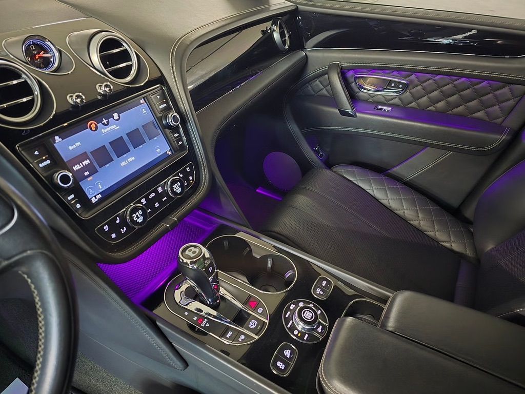 BENTLEY Bentayga W12-image-17