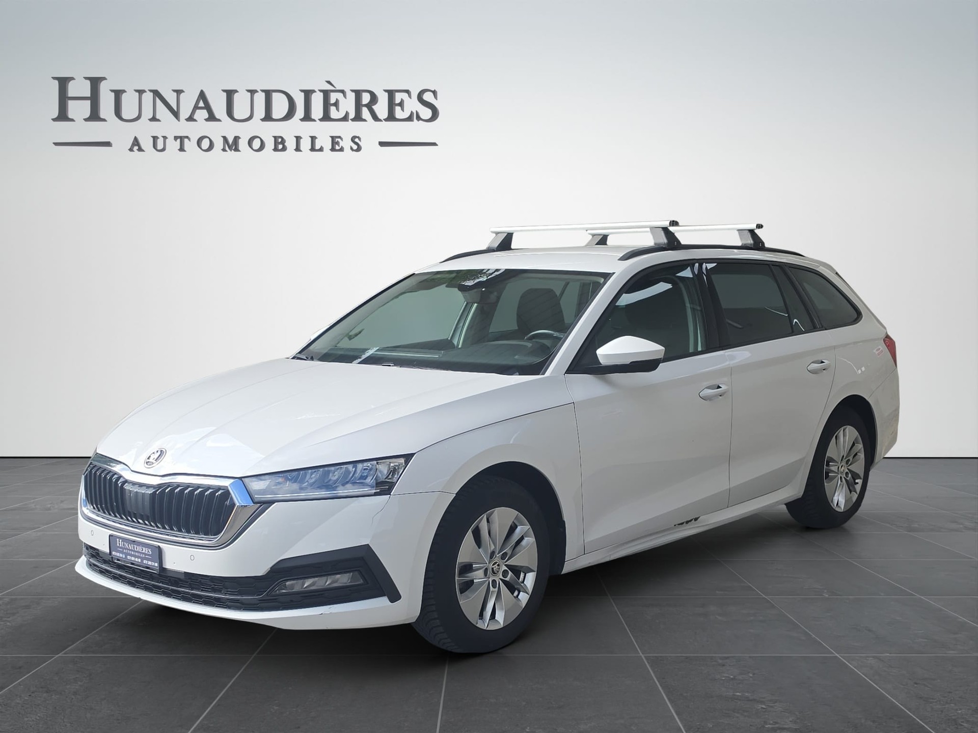 SKODA Octavia Combi 2.0 TDI DSG Ambition 4x4-image-0