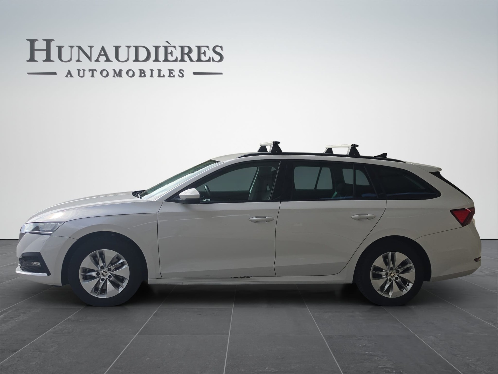 SKODA Octavia Combi 2.0 TDI DSG Ambition 4x4-image-4