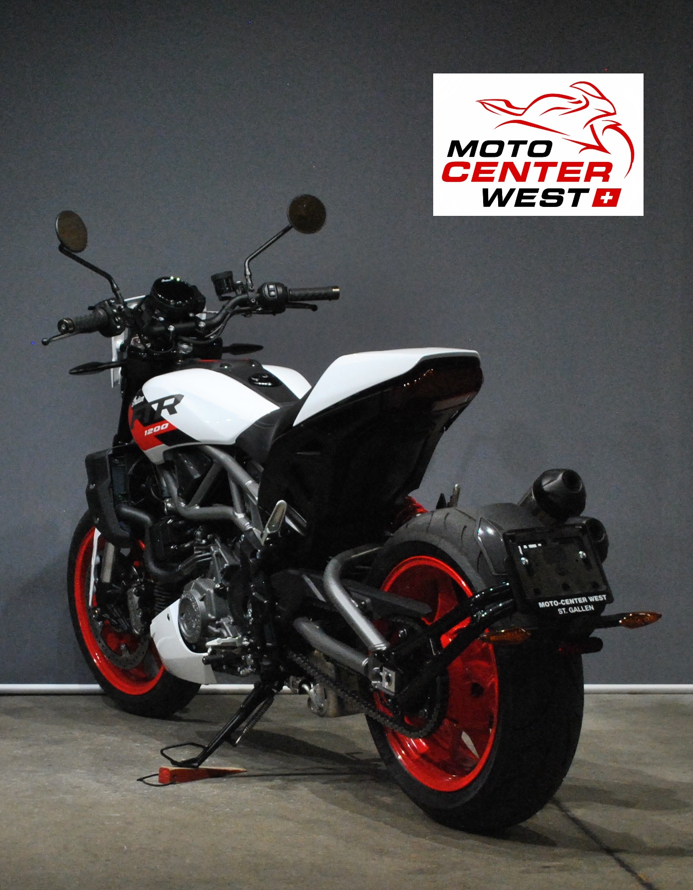 INDIAN FTR Sport-showroom-element-3