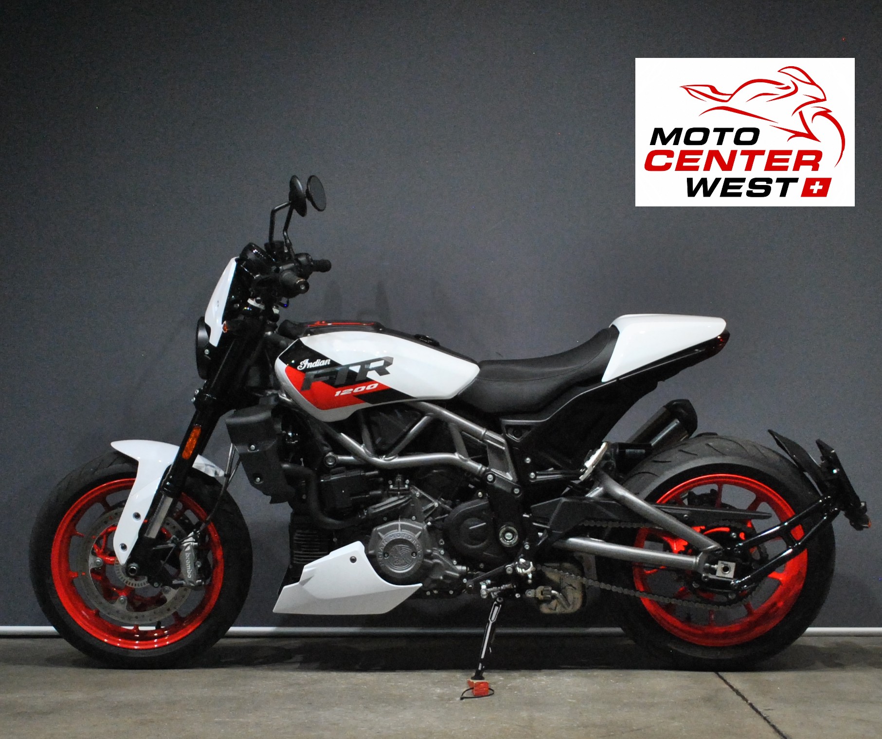 INDIAN FTR Sport-showroom-element-2