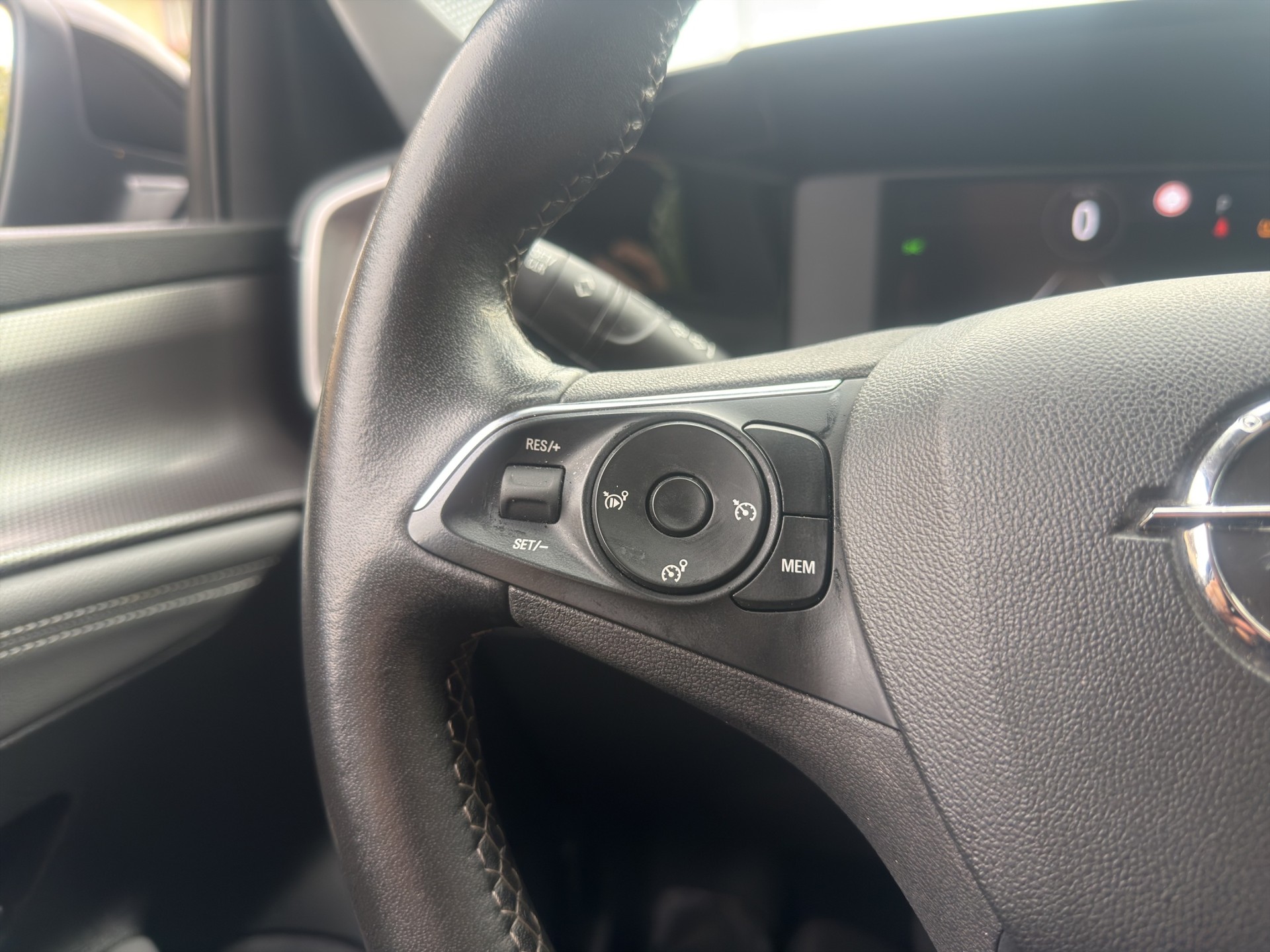 OPEL MOKKA-E Elegance-image-36