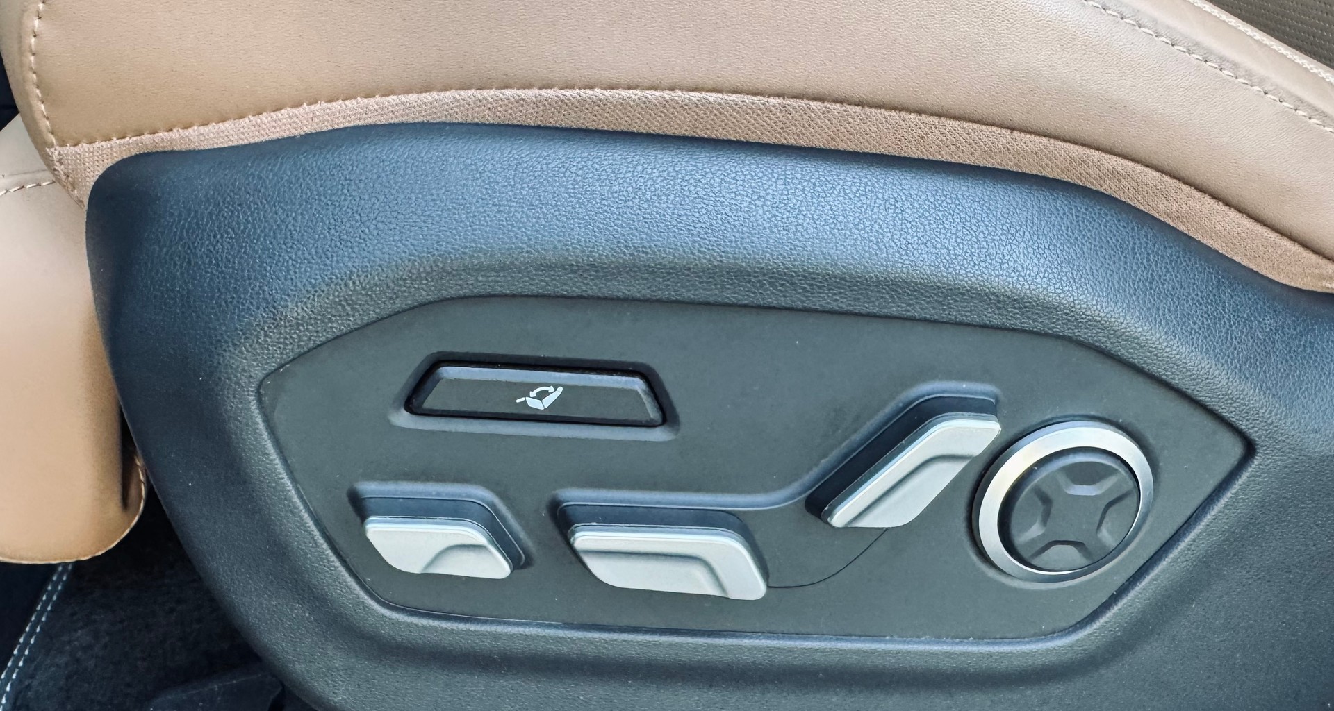 HYUNDAI Santa Fe 1.6 T-GDi HEV Calligraphy 4WD Automatic-image-9