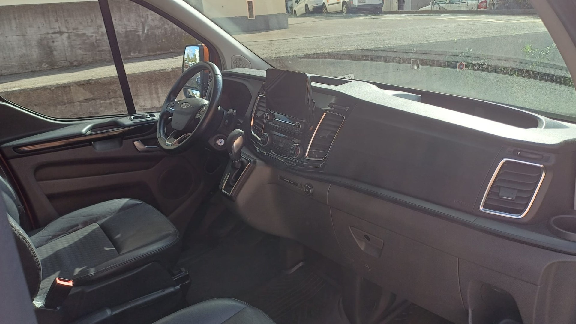 FORD Transit Tourneo Custom 320 L1H1 Sport 186 PS-image-10