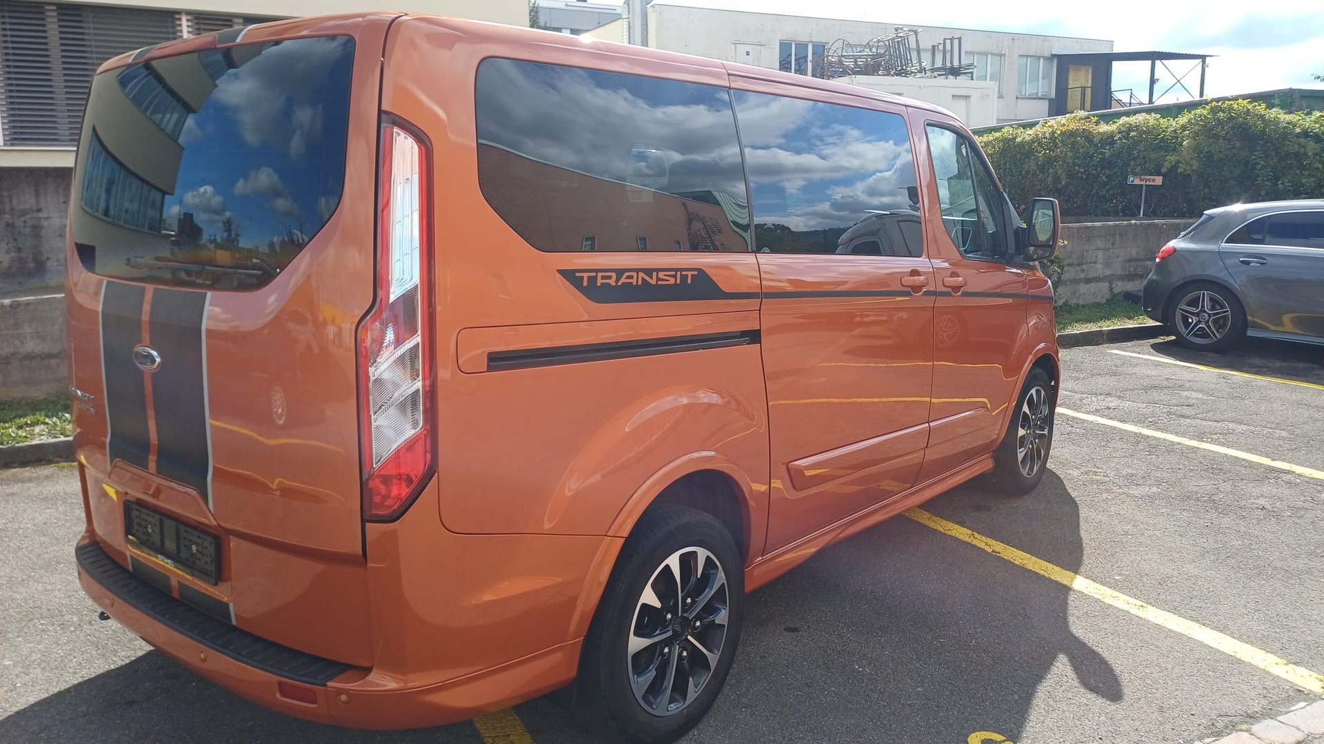 FORD Transit Tourneo Custom 320 L1H1 Sport 186 PS-image-4