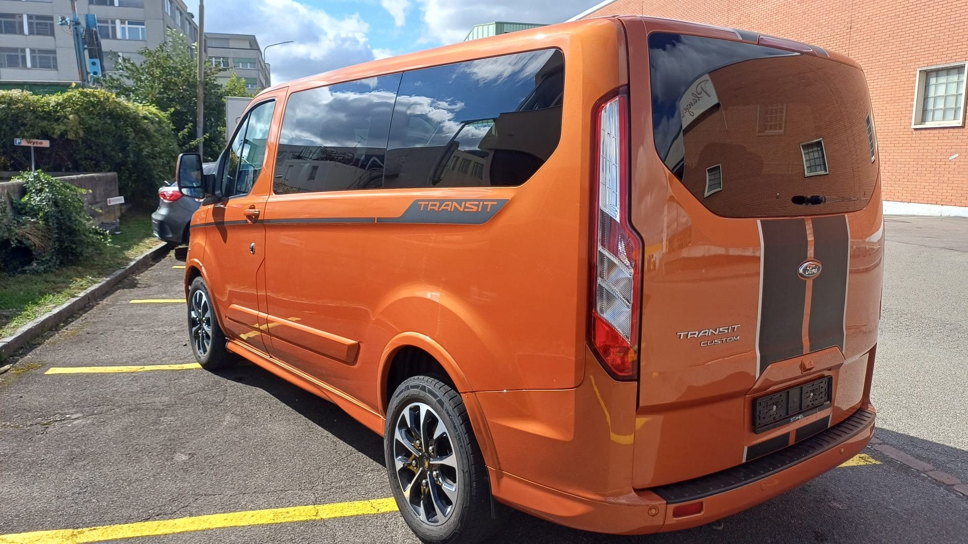 FORD Transit Tourneo Custom 320 L1H1 Sport 186 PS-image-3