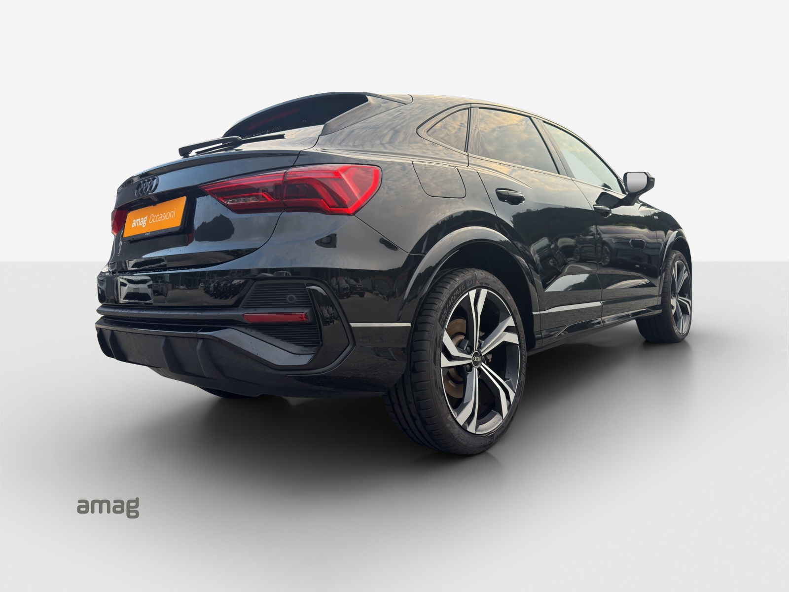AUDI Q3 Sportback 45 TFSI e S line S-tronic-image-4