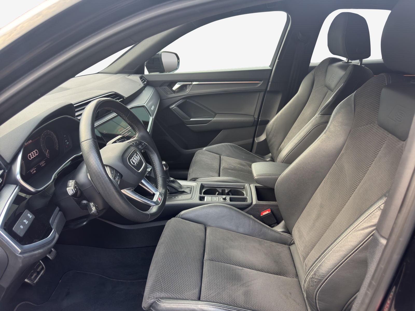 AUDI Q3 Sportback 45 TFSI e S line S-tronic-image-7