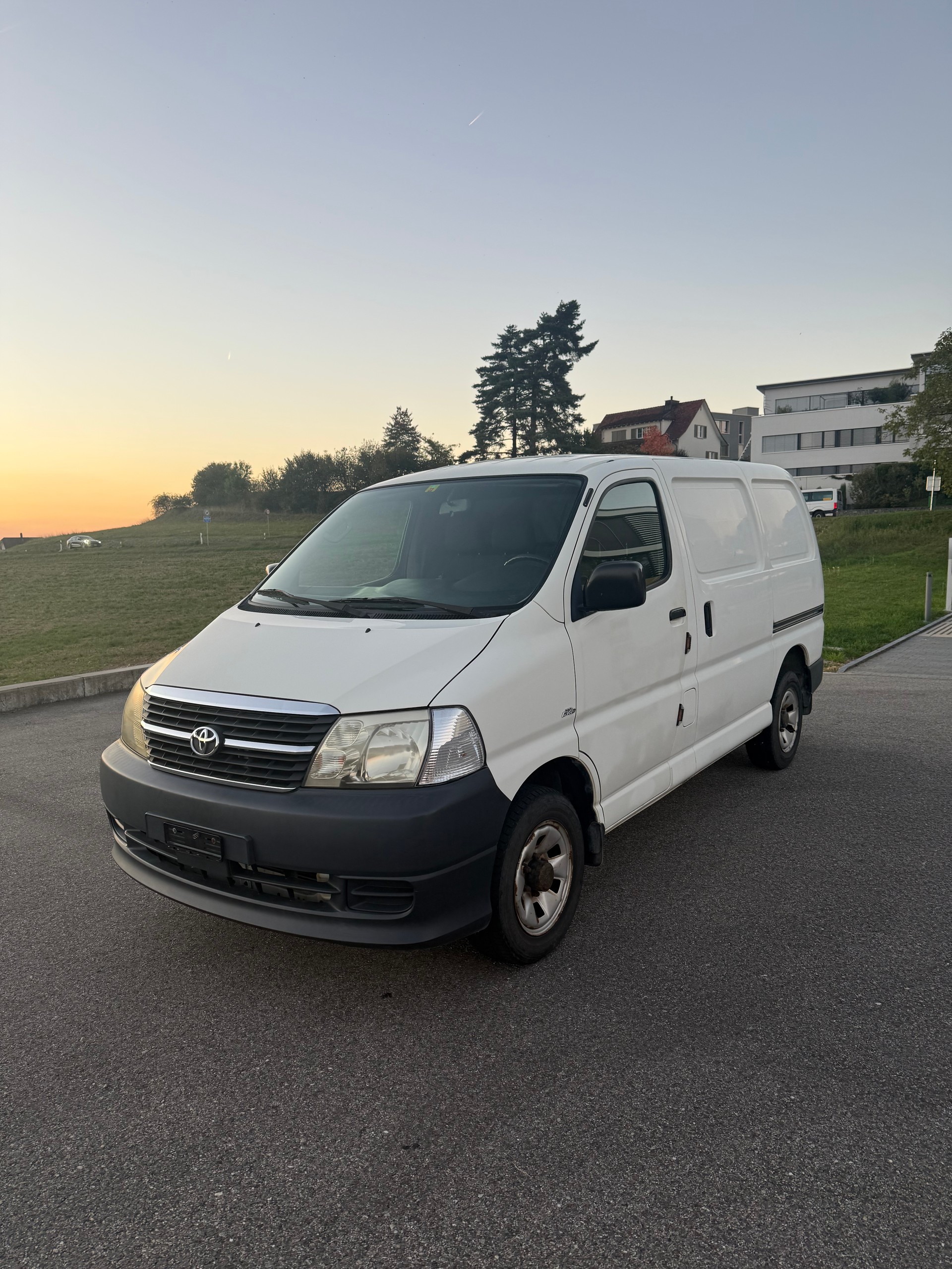 TOYOTA Hiace D-4D Van 4WD SWB-image-9