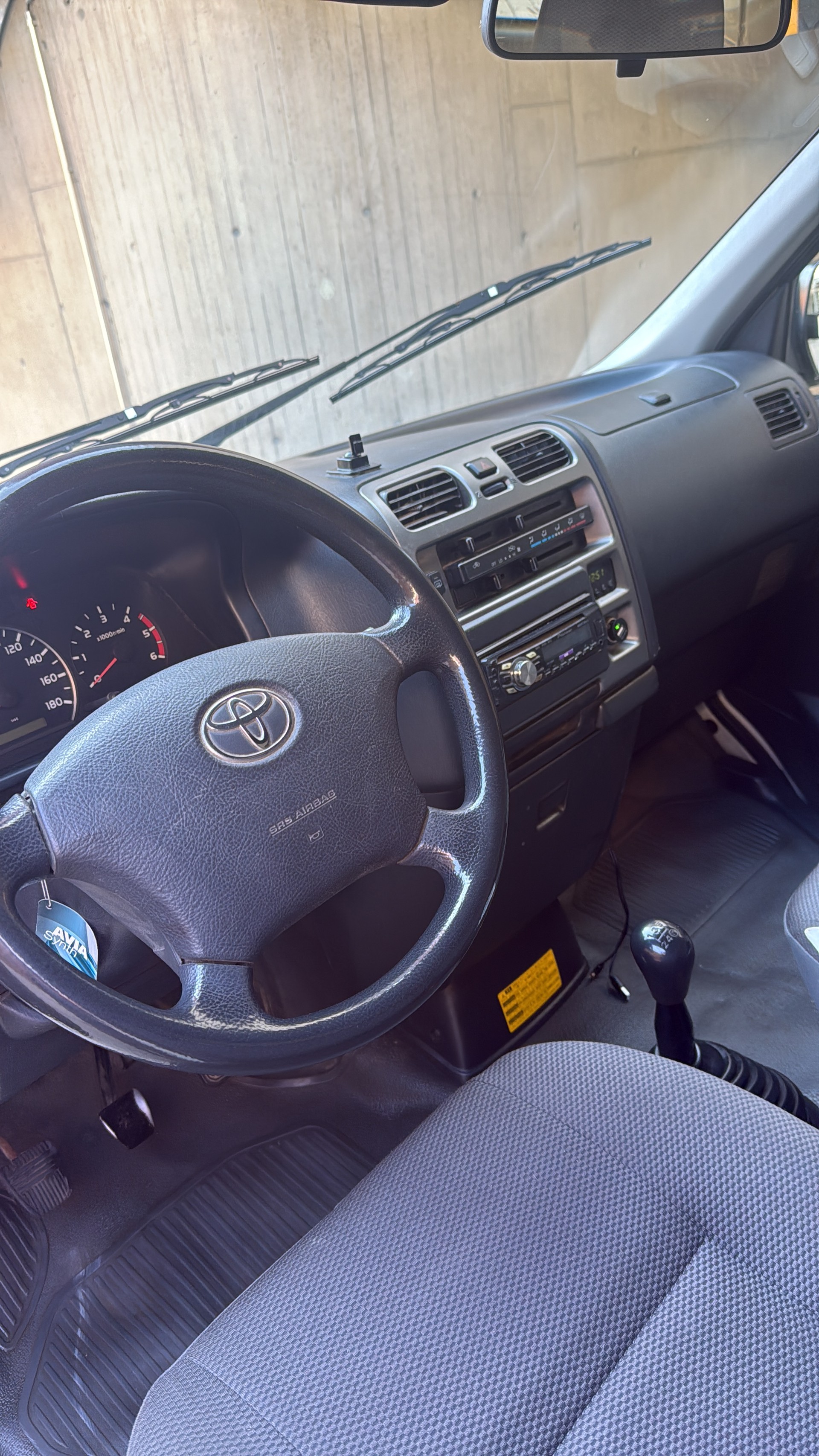 TOYOTA Hiace D-4D Van 4WD SWB-image-10