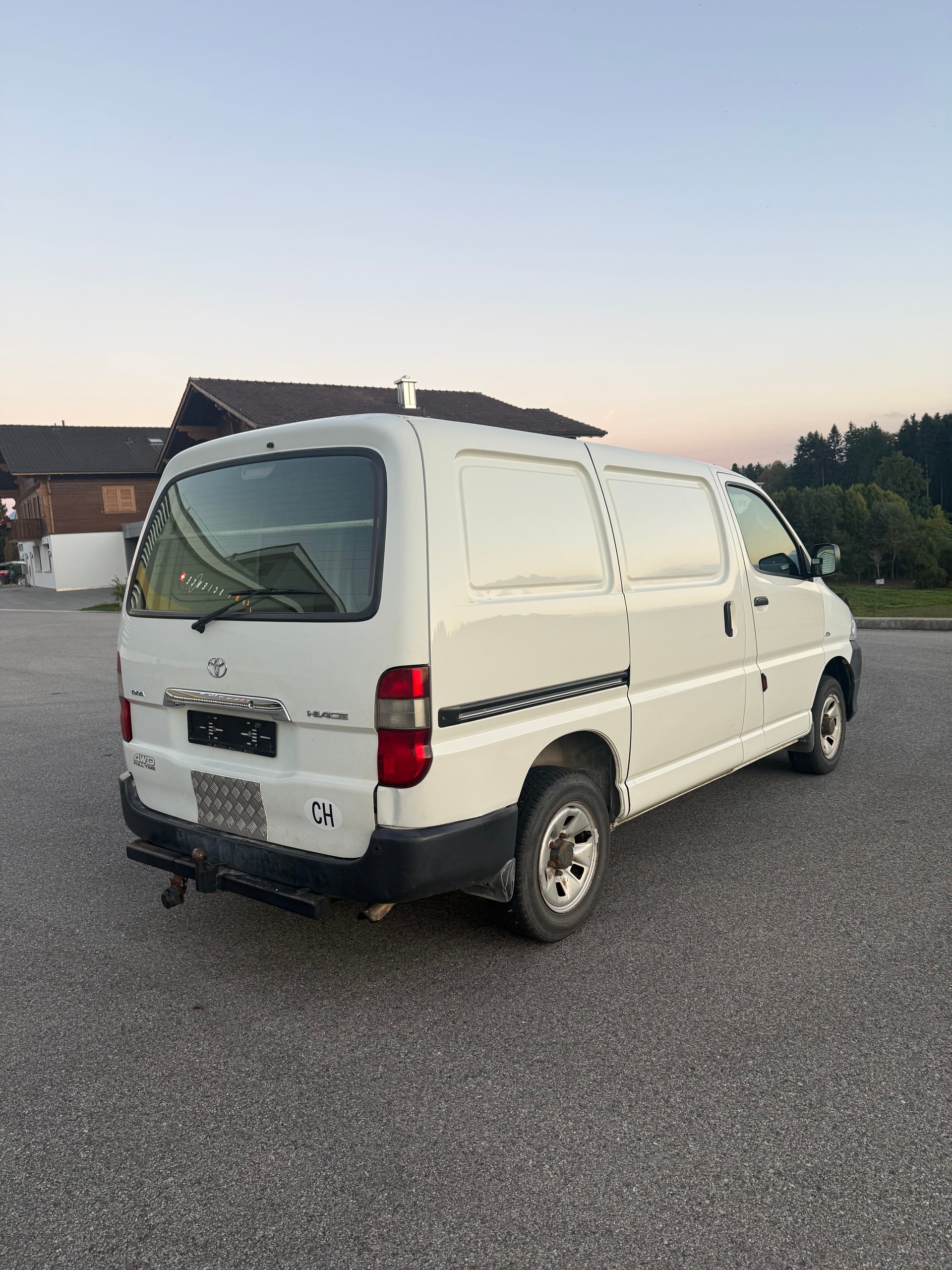 TOYOTA Hiace D-4D Van 4WD SWB-image-8