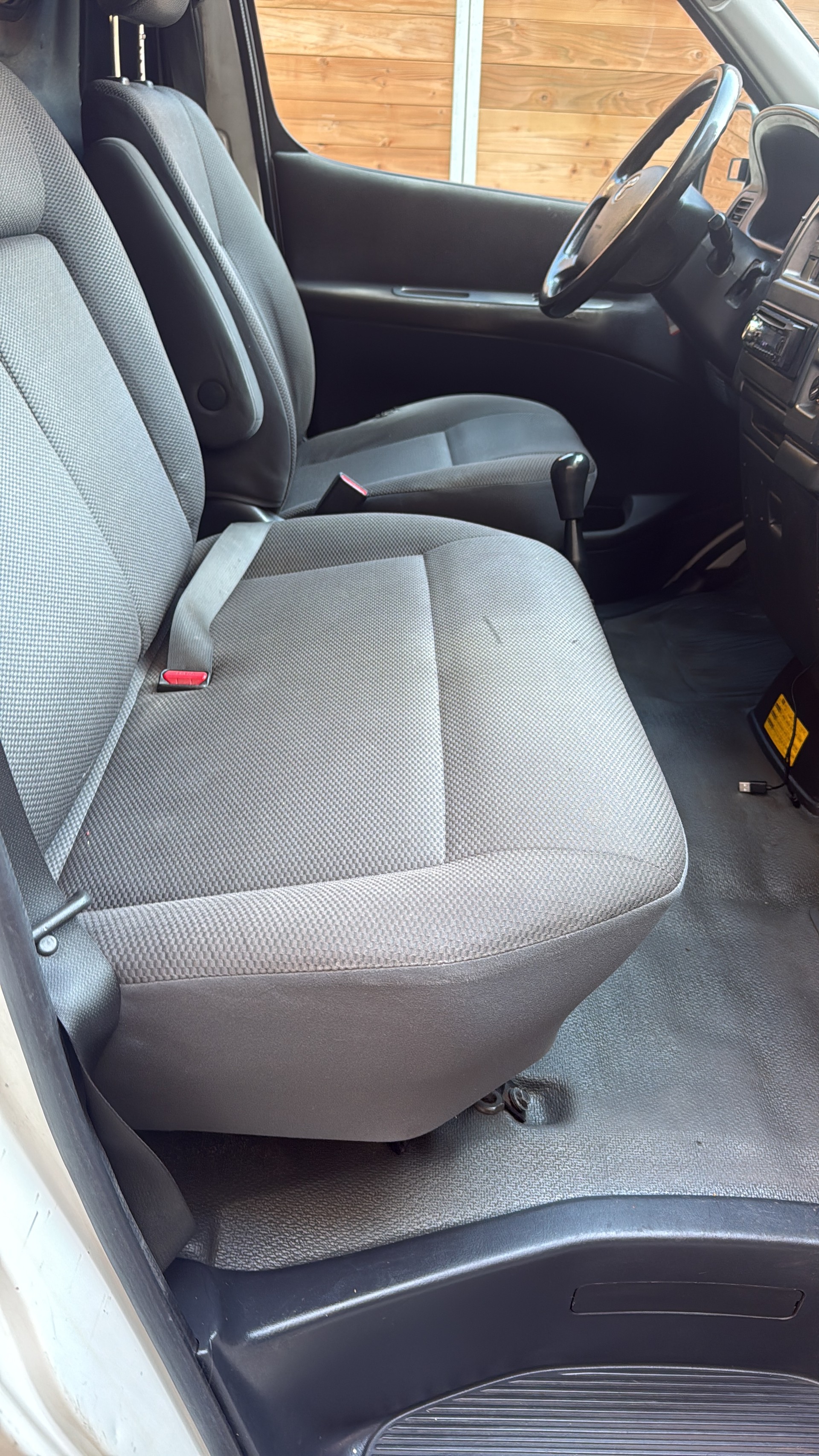 TOYOTA Hiace D-4D Van 4WD SWB-image-11