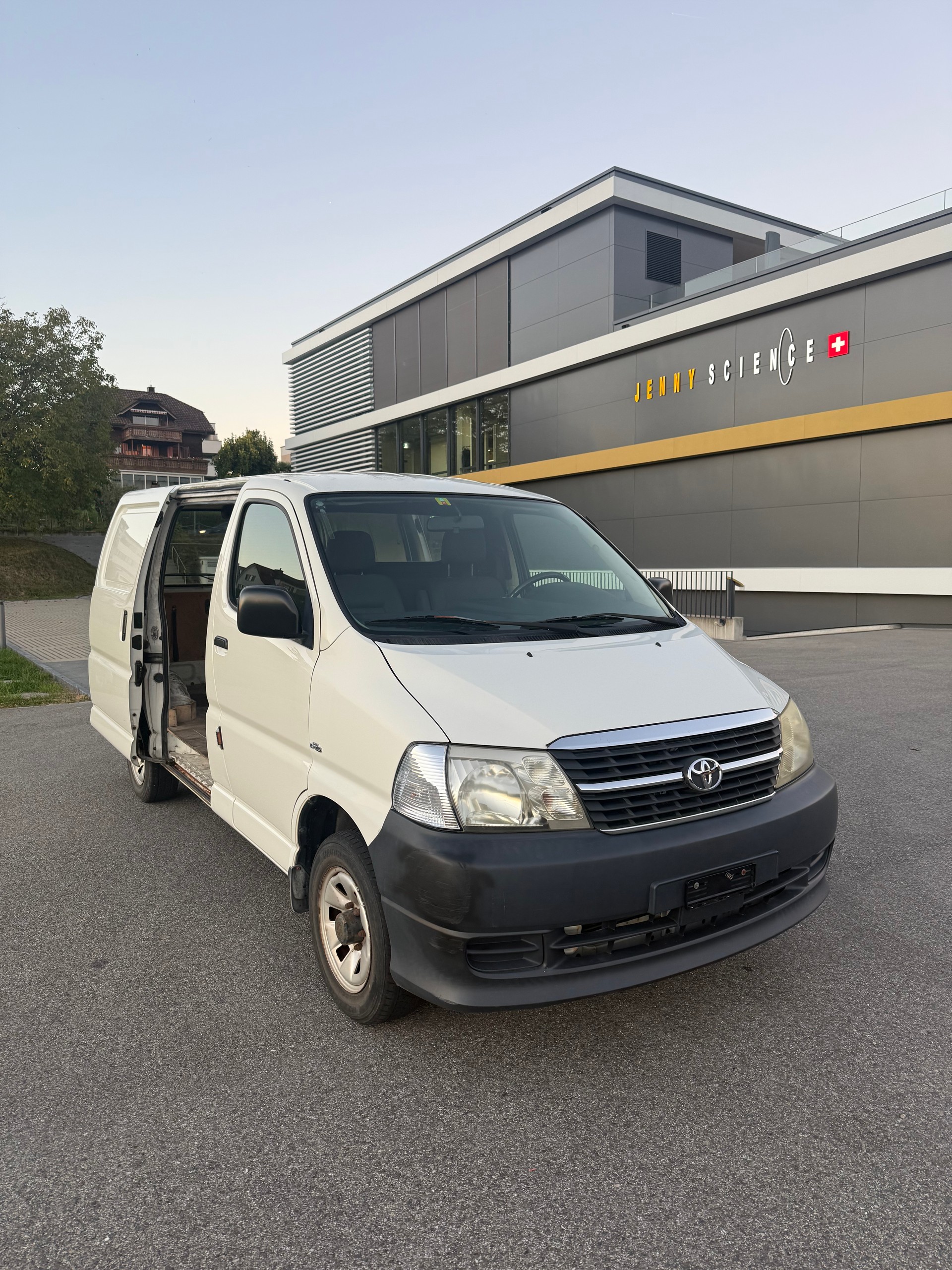 TOYOTA Hiace D-4D Van 4WD SWB-image-1