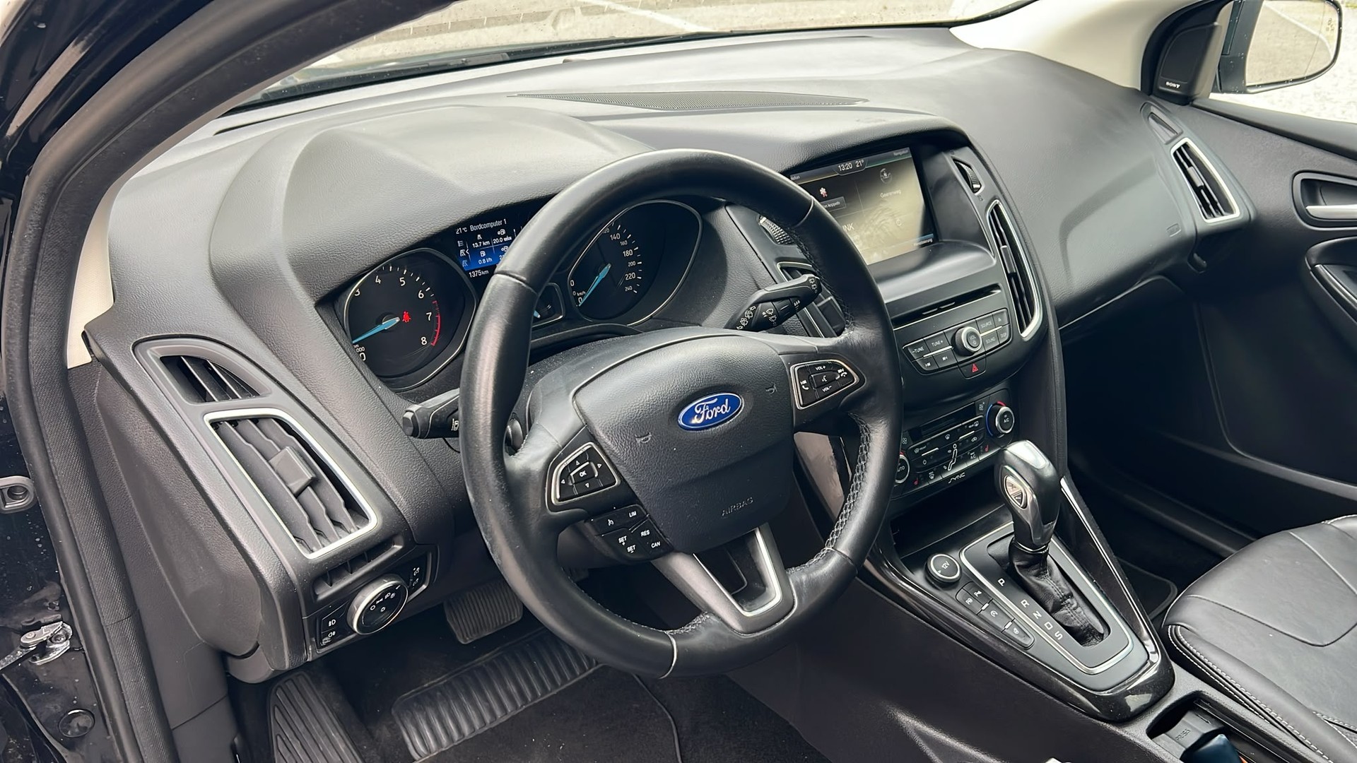 FORD Focus 1.5 SCTi Titanium X Automatic-image-9