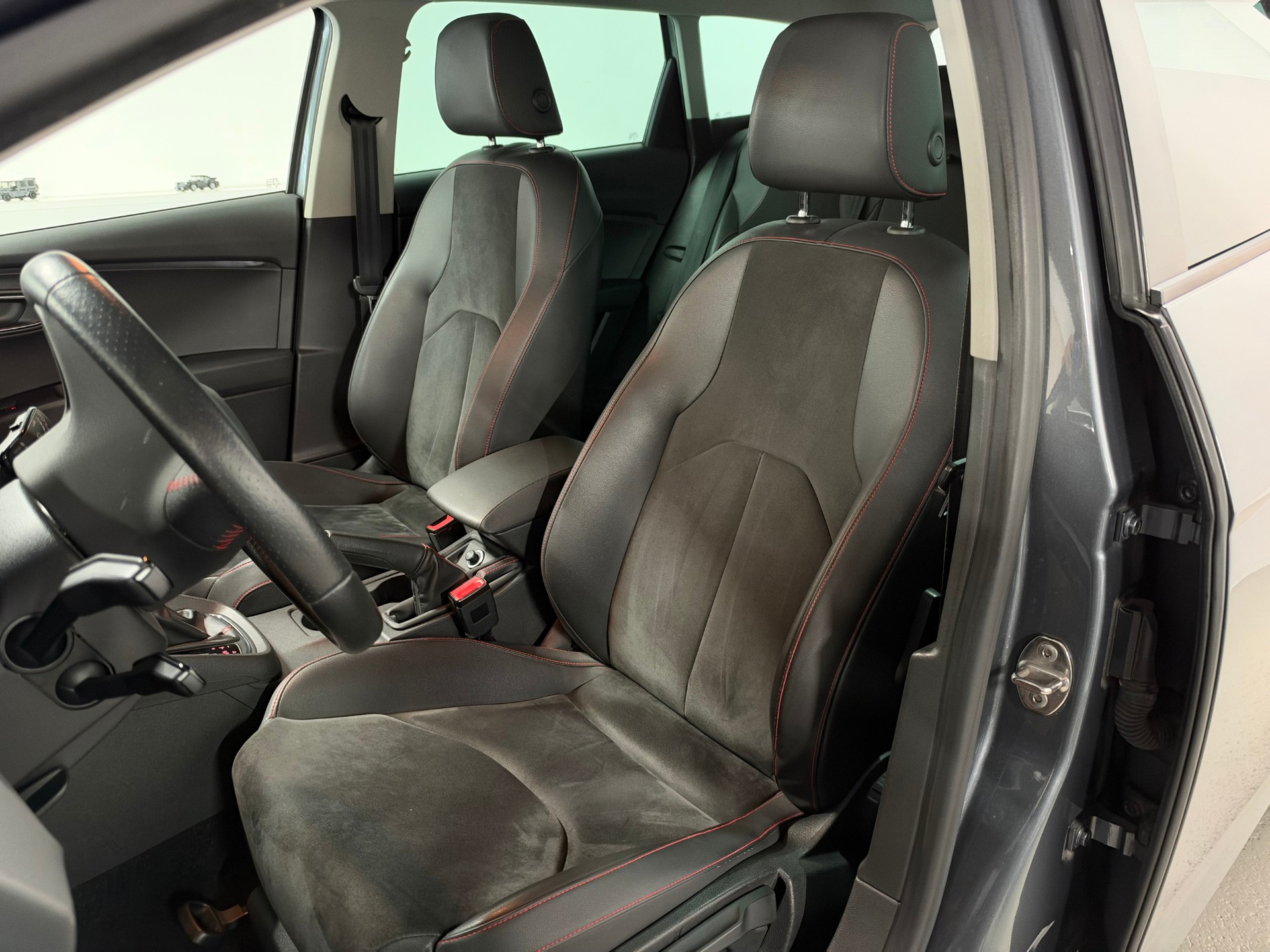 SEAT Leon ST 2.0 TDI FR DSG-image-11
