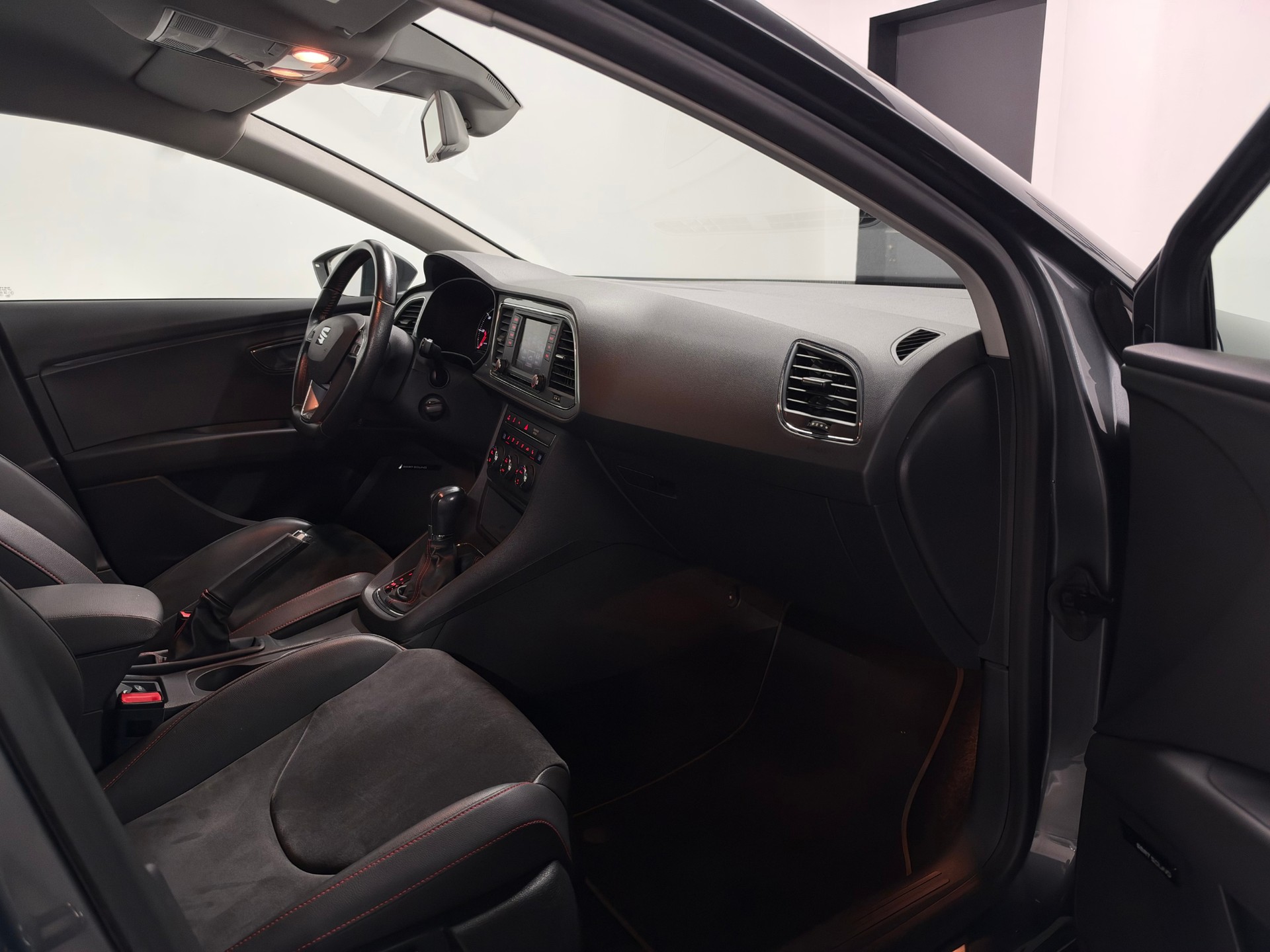 SEAT Leon ST 2.0 TDI FR DSG-image-12