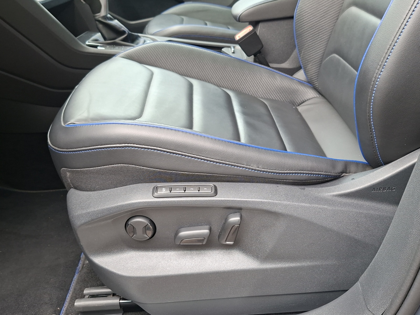 VW Tiguan 2.0TSI R 4Motion DSG-image-14
