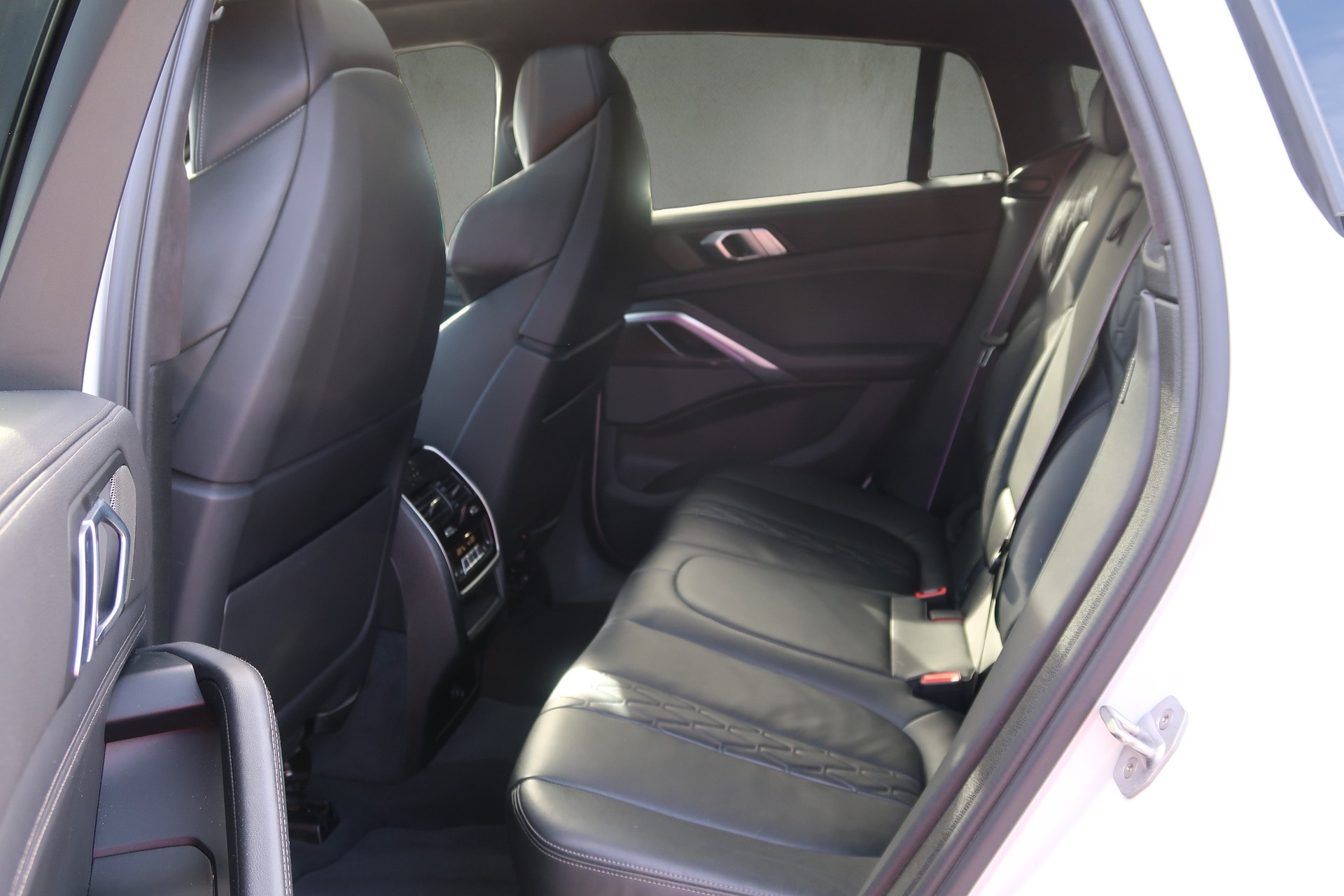 BMW X6 M50d-image-25