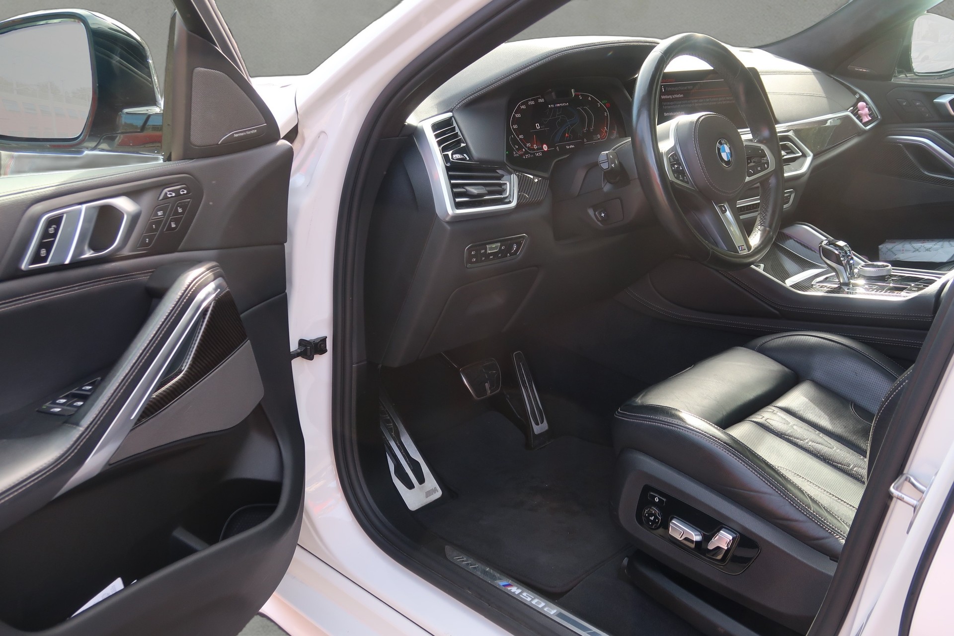 BMW X6 M50d-image-8
