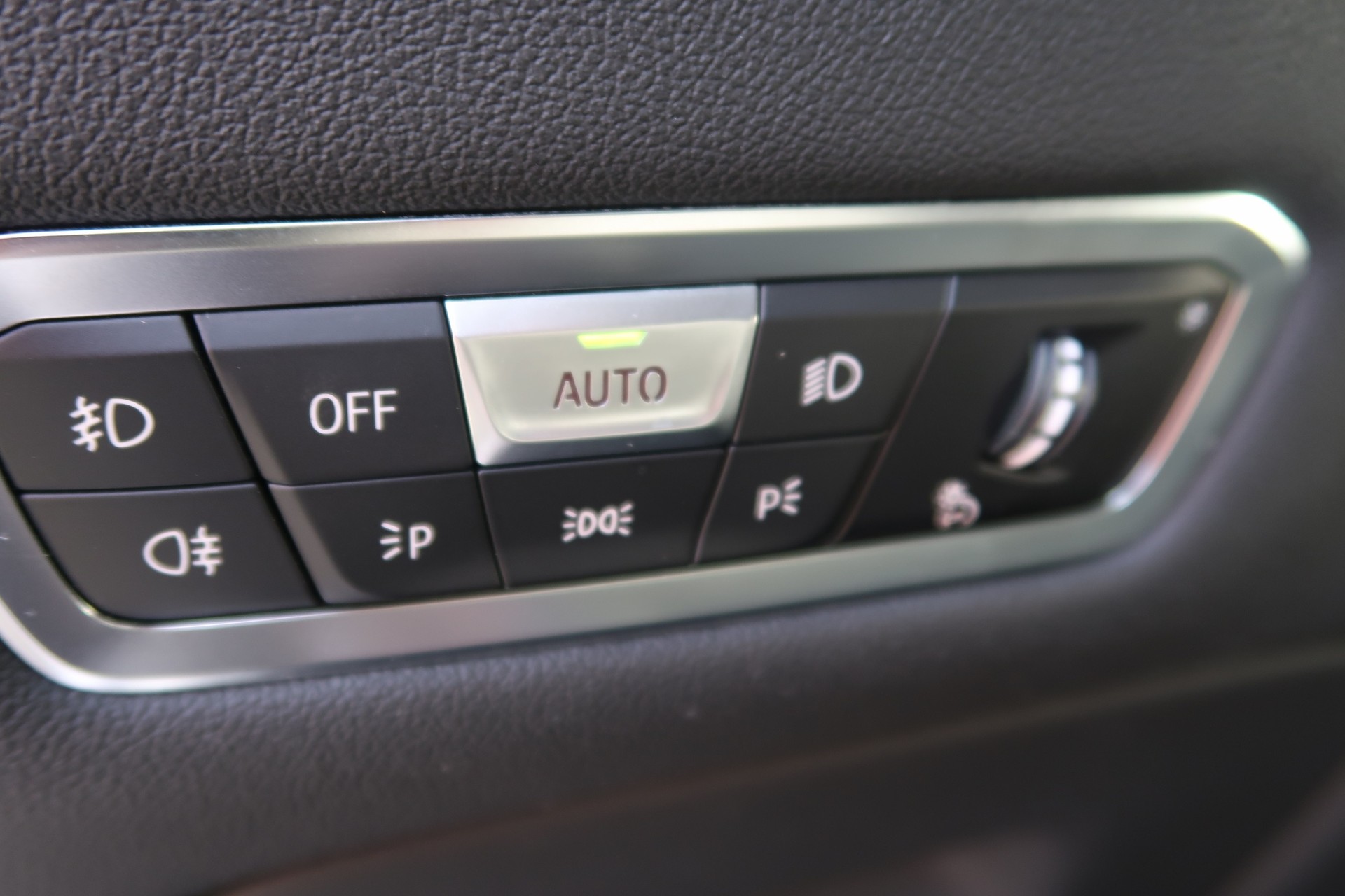 BMW X6 M50d-image-12