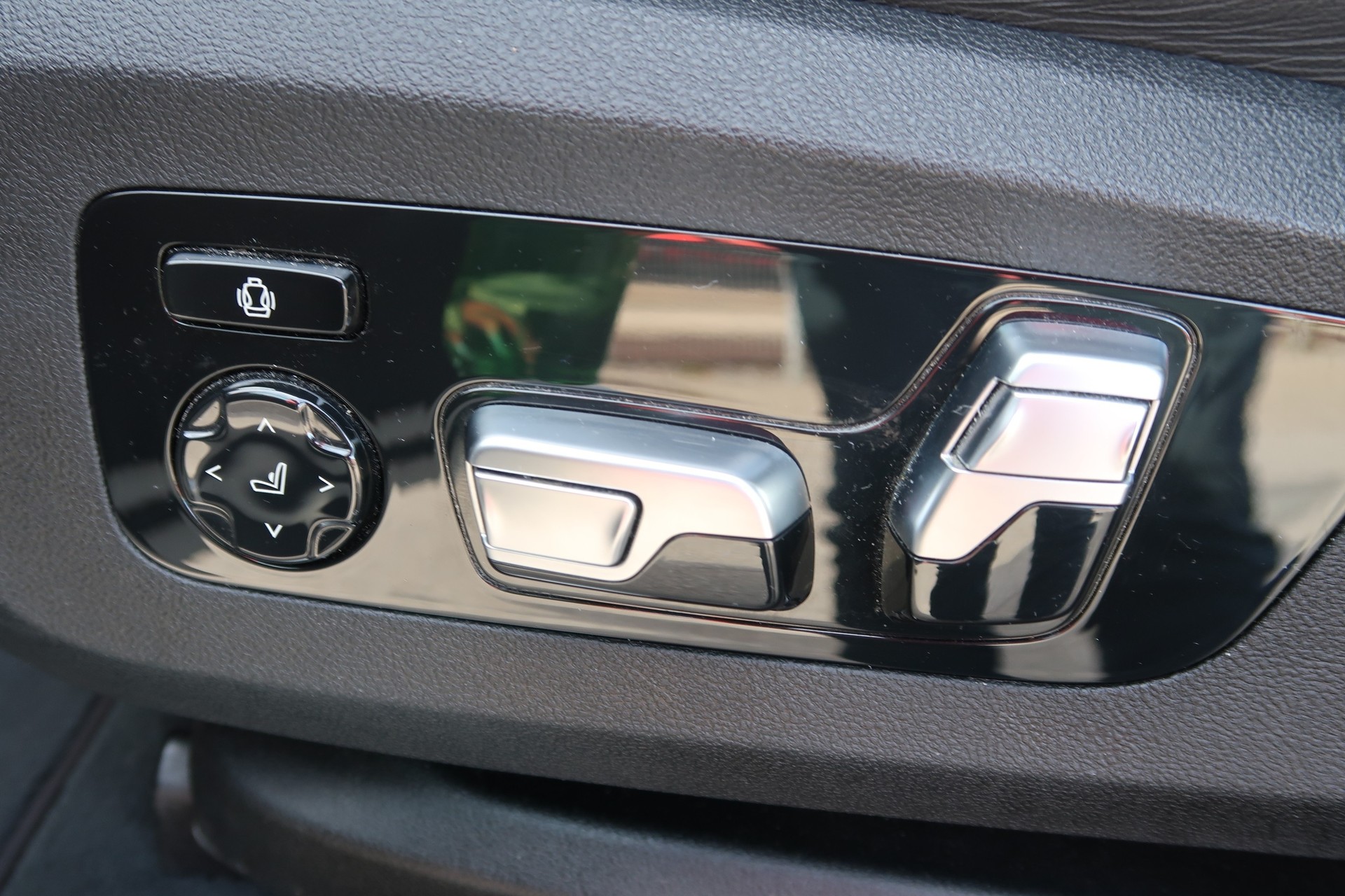 BMW X6 M50d-image-13