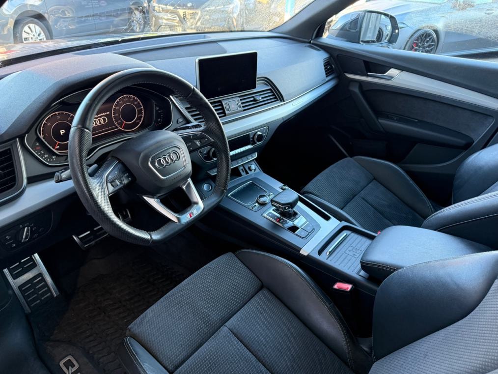 AUDI Q5 40 TDi quattro S line-image-3