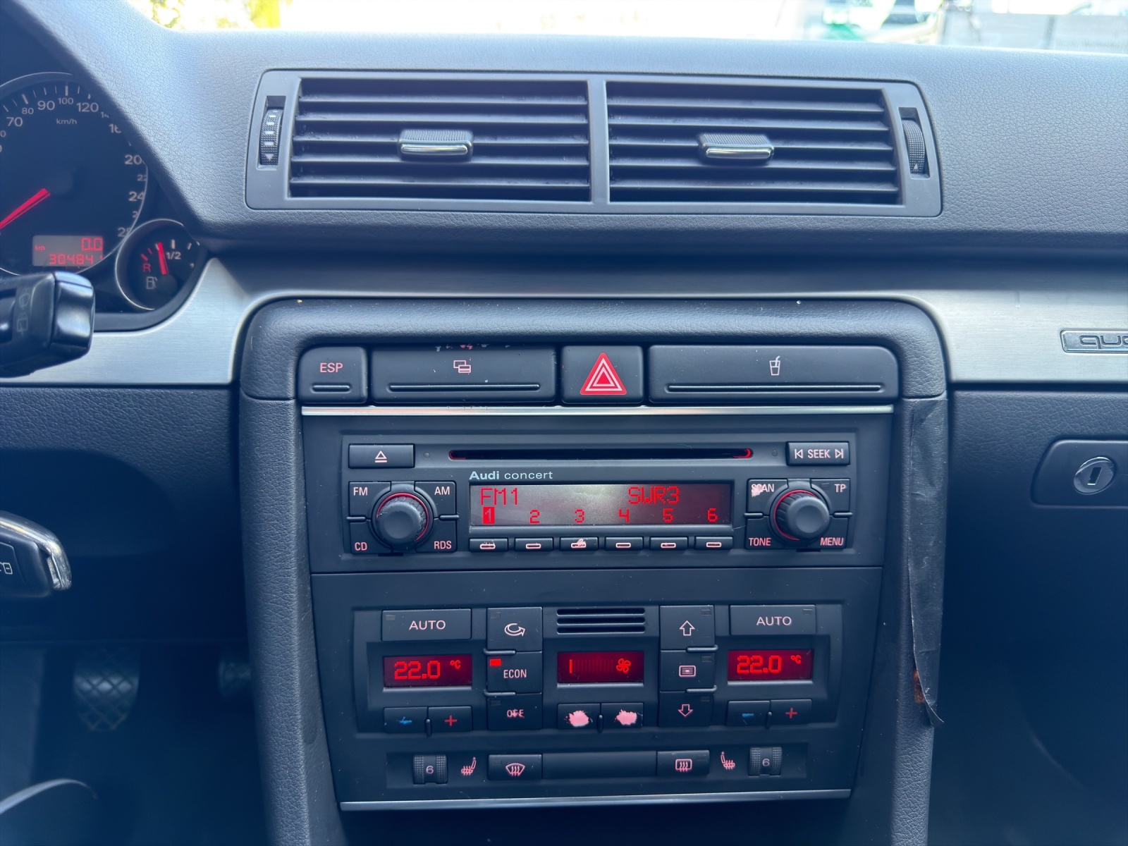 AUDI A4 Avant 2.0 Turbo FSI quattro-image-12