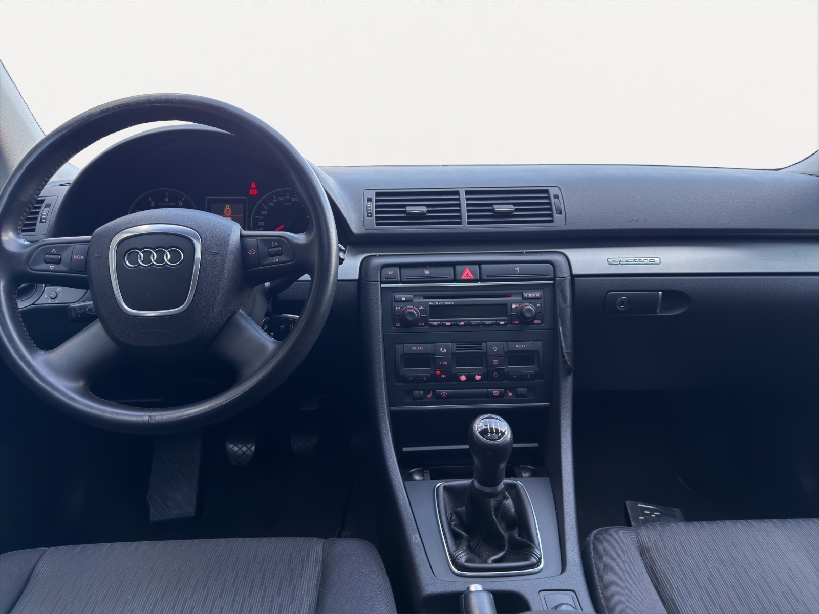 AUDI A4 Avant 2.0 Turbo FSI quattro-image-11