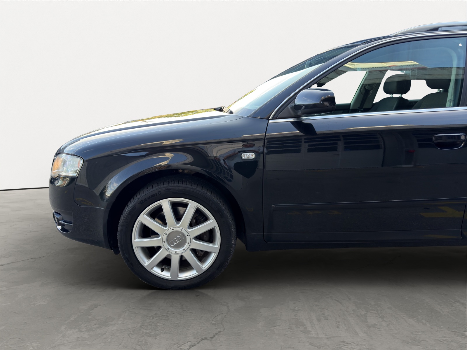 AUDI A4 Avant 2.0 Turbo FSI quattro-image-20