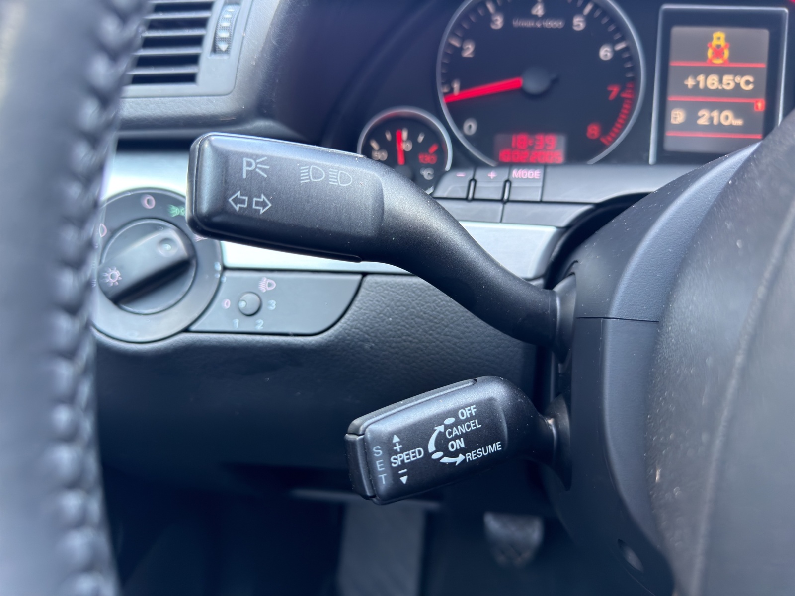 AUDI A4 Avant 2.0 Turbo FSI quattro-image-22