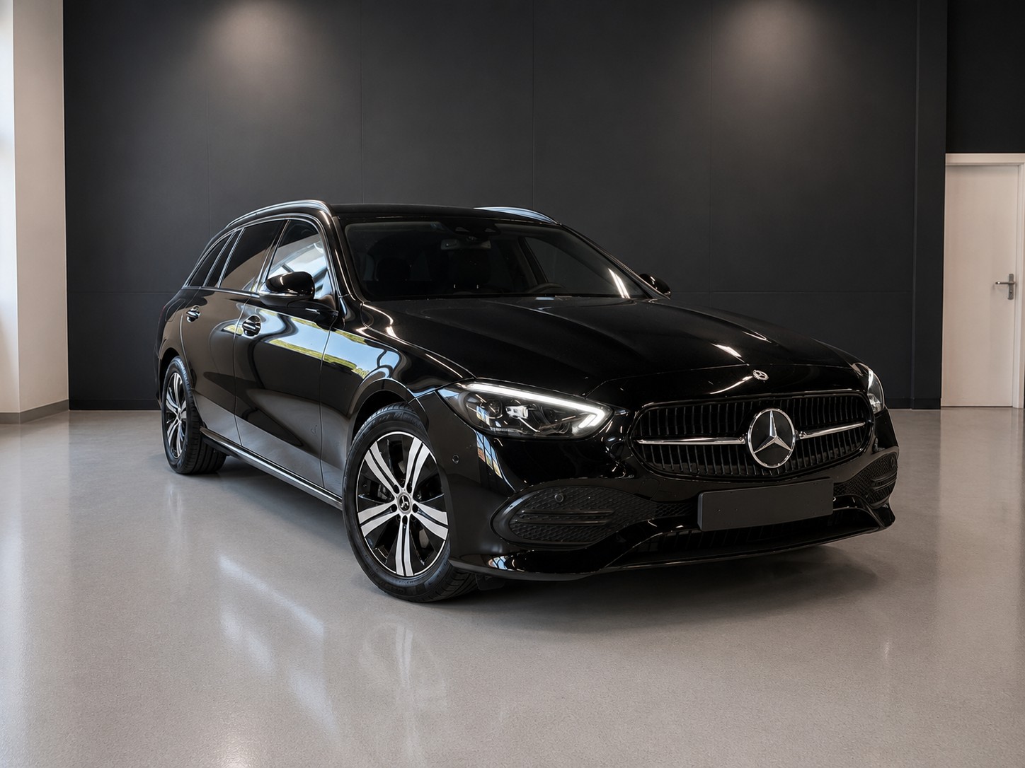 MERCEDES-BENZ C 200 T AMG Line-image-4