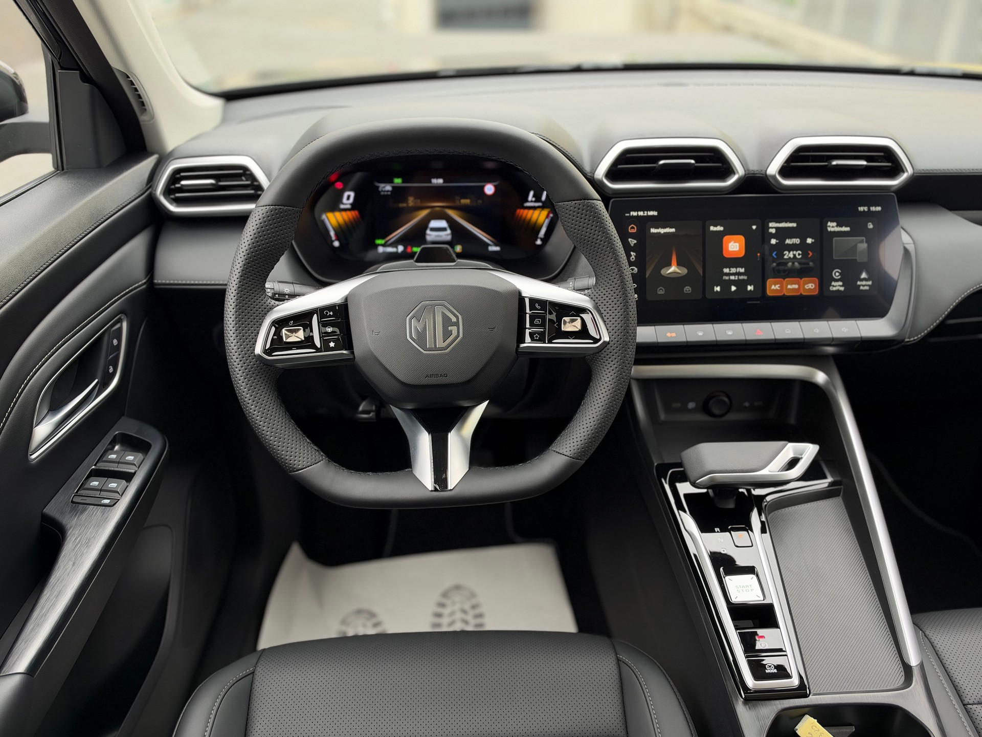 MG ZS 1.5 HEV Luxury-image-11