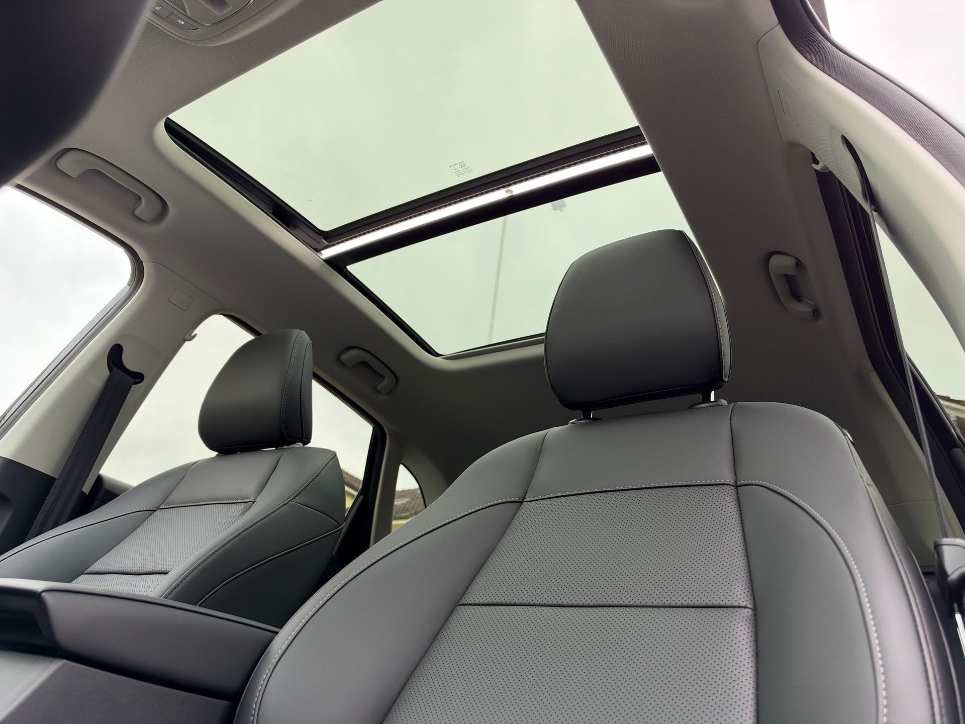 MG ZS 1.5 HEV Luxury-image-16
