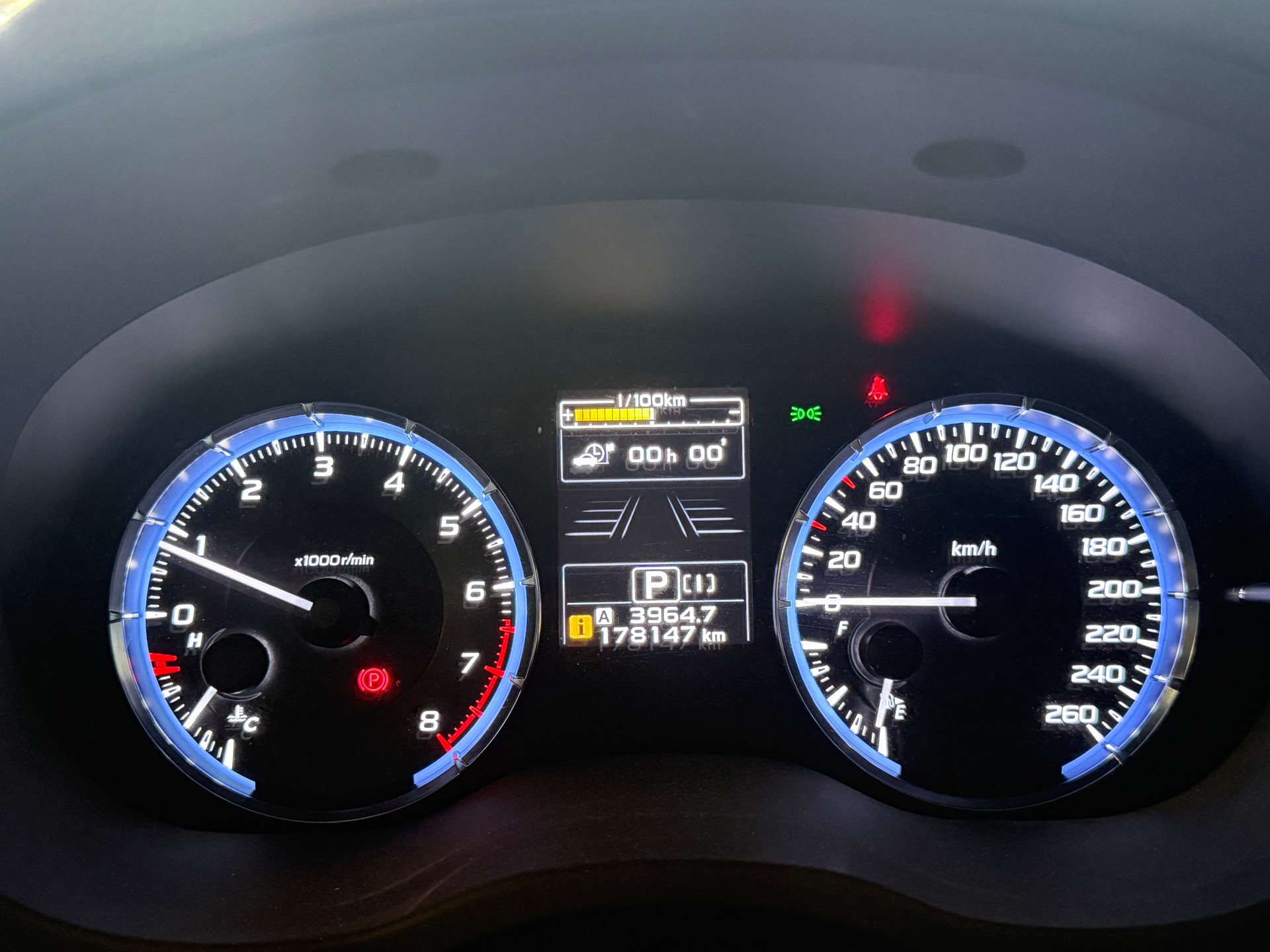 SUBARU Levorg 2.0i Luxury AWD Lineartronic-image-12