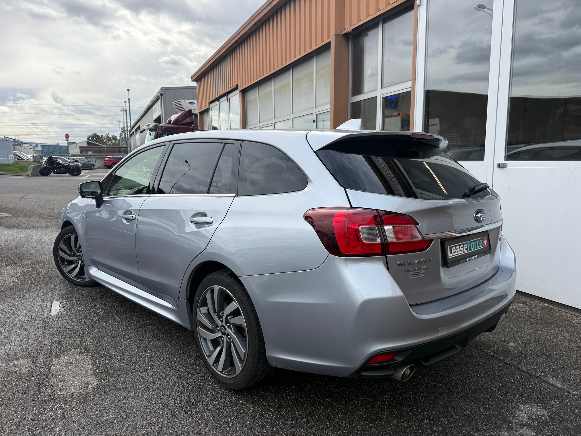 SUBARU Levorg 2.0i Luxury AWD Lineartronic-image-3