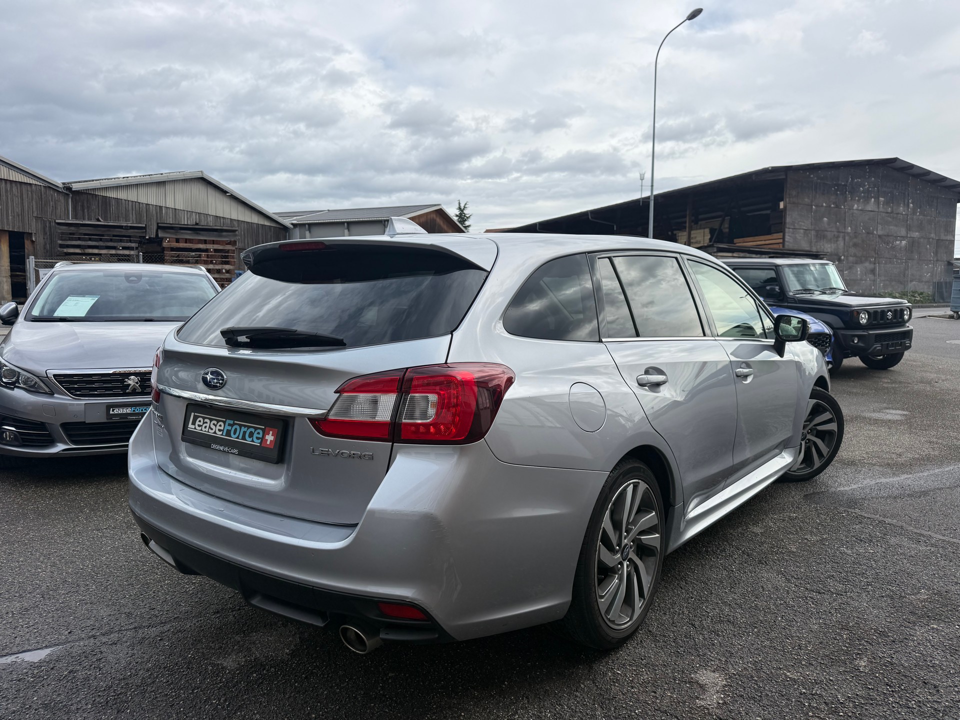 SUBARU Levorg 2.0i Luxury AWD Lineartronic-image-2