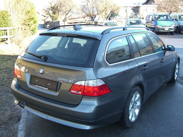 BMW 525xi Touring-image-2