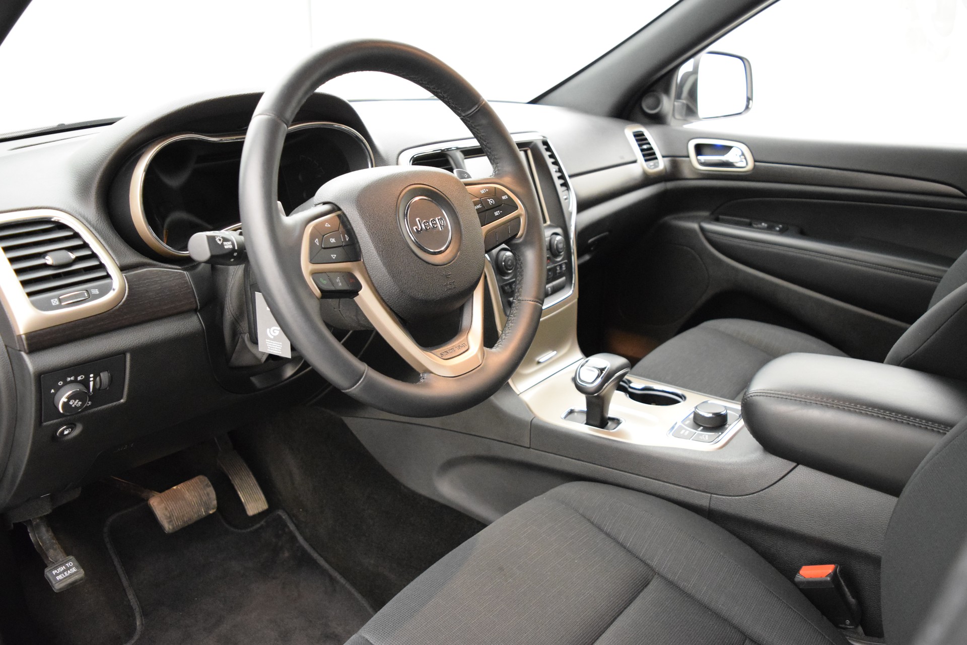 JEEP Grand Cherokee 3.0 CRD LAREDO-image-8