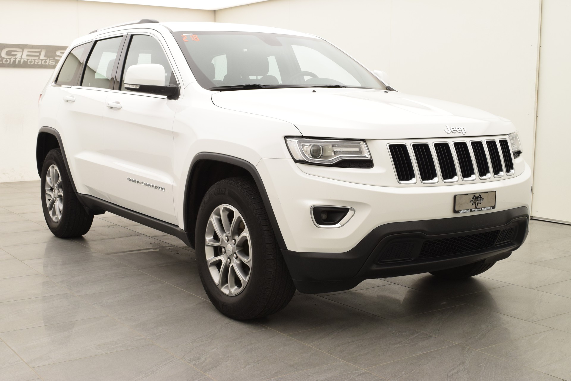 JEEP Grand Cherokee 3.0 CRD LAREDO-image-2