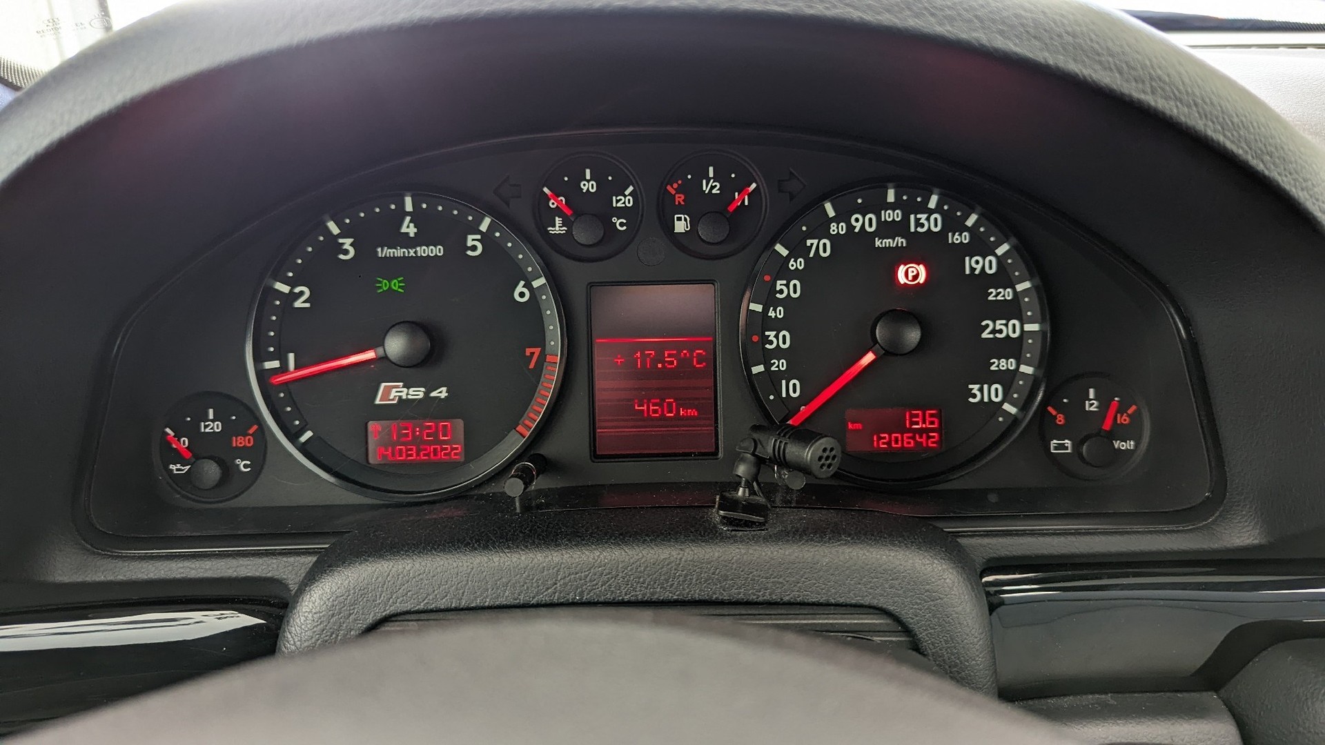 AUDI RS4 Avant quattro-image-9