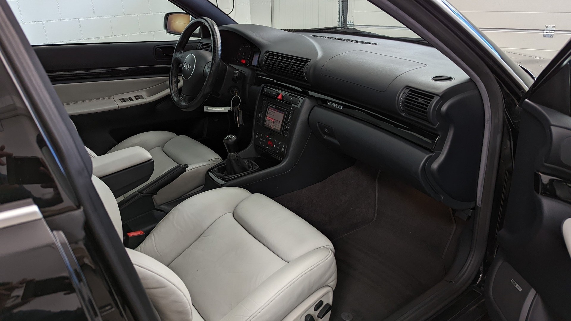 AUDI RS4 Avant quattro-image-16