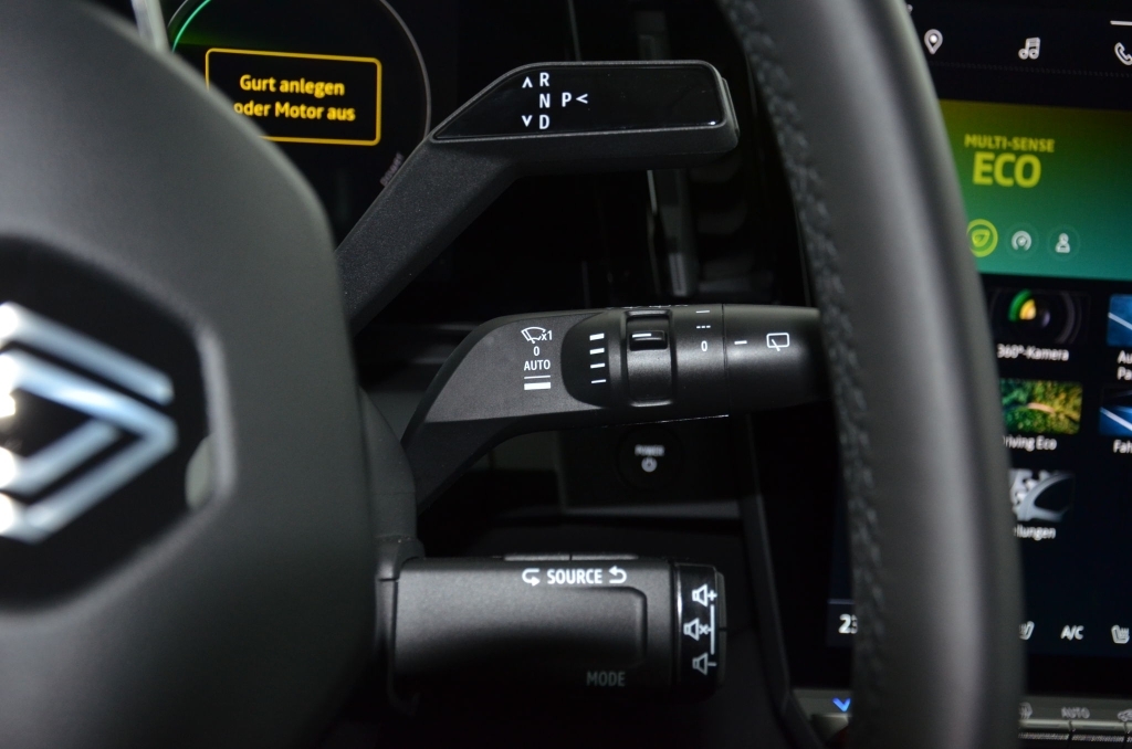 RENAULT Megane E-Tech EV60 *ICONIC*-image-21