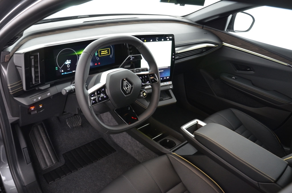RENAULT Megane E-Tech EV60 *ICONIC*-image-10
