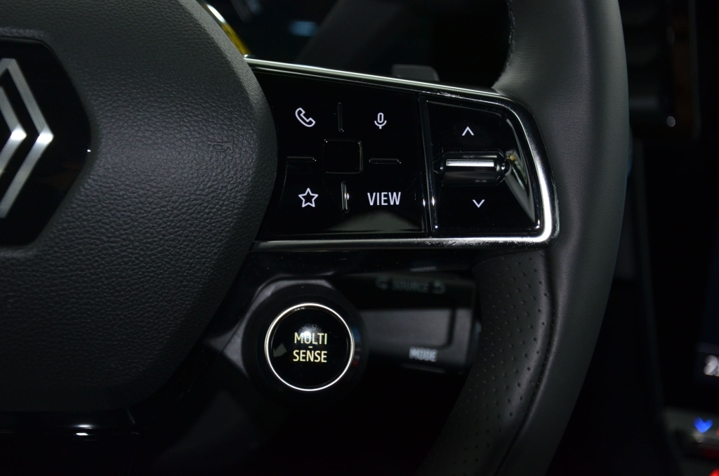 RENAULT Megane E-Tech EV60 *ICONIC*-image-18