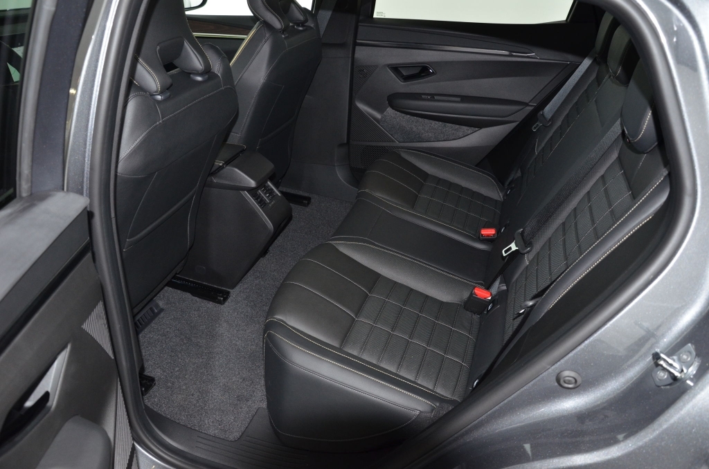 RENAULT Megane E-Tech EV60 *ICONIC*-image-13