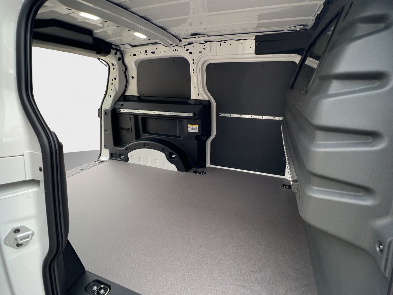VW ID. Buzz Cargo-image-12